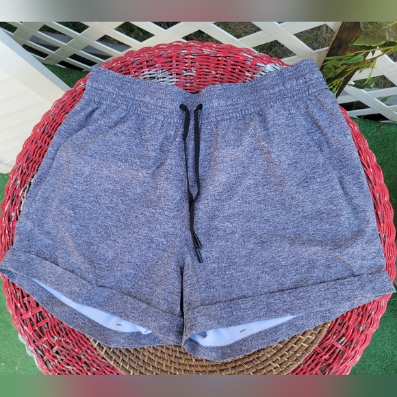 Lululemon shorts - Picture 3 of 4